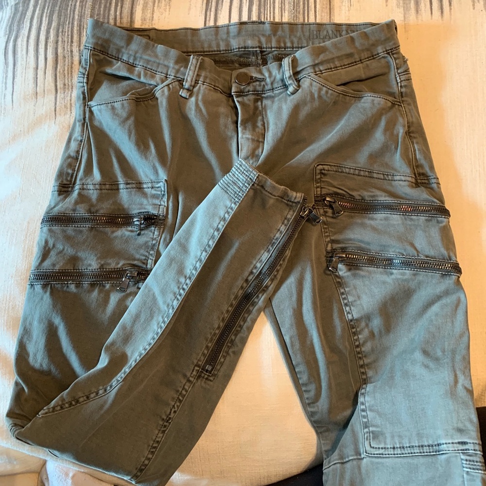 blankNYC cargo pants. hunter green